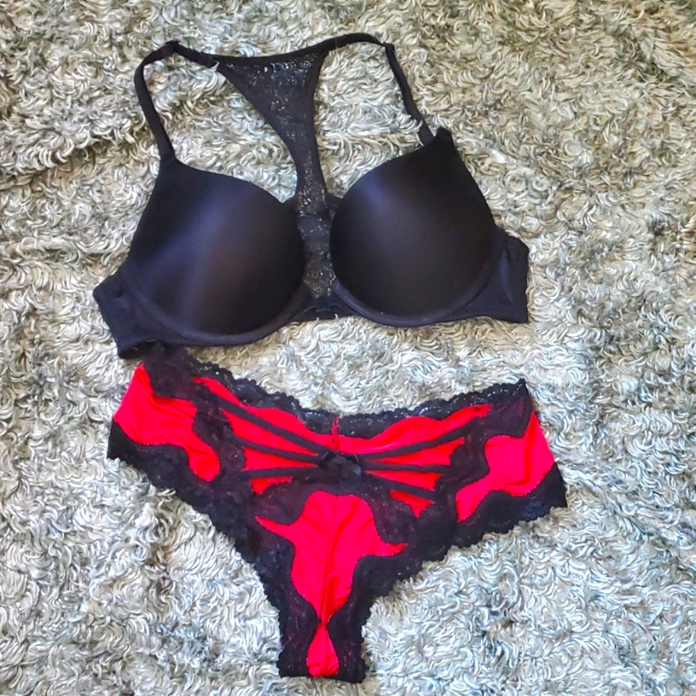 Victoria's Secret bombshell bra and panty set
